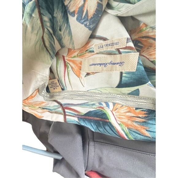 Tommy Bahama 100% silk shirt - Picture 1 of 7